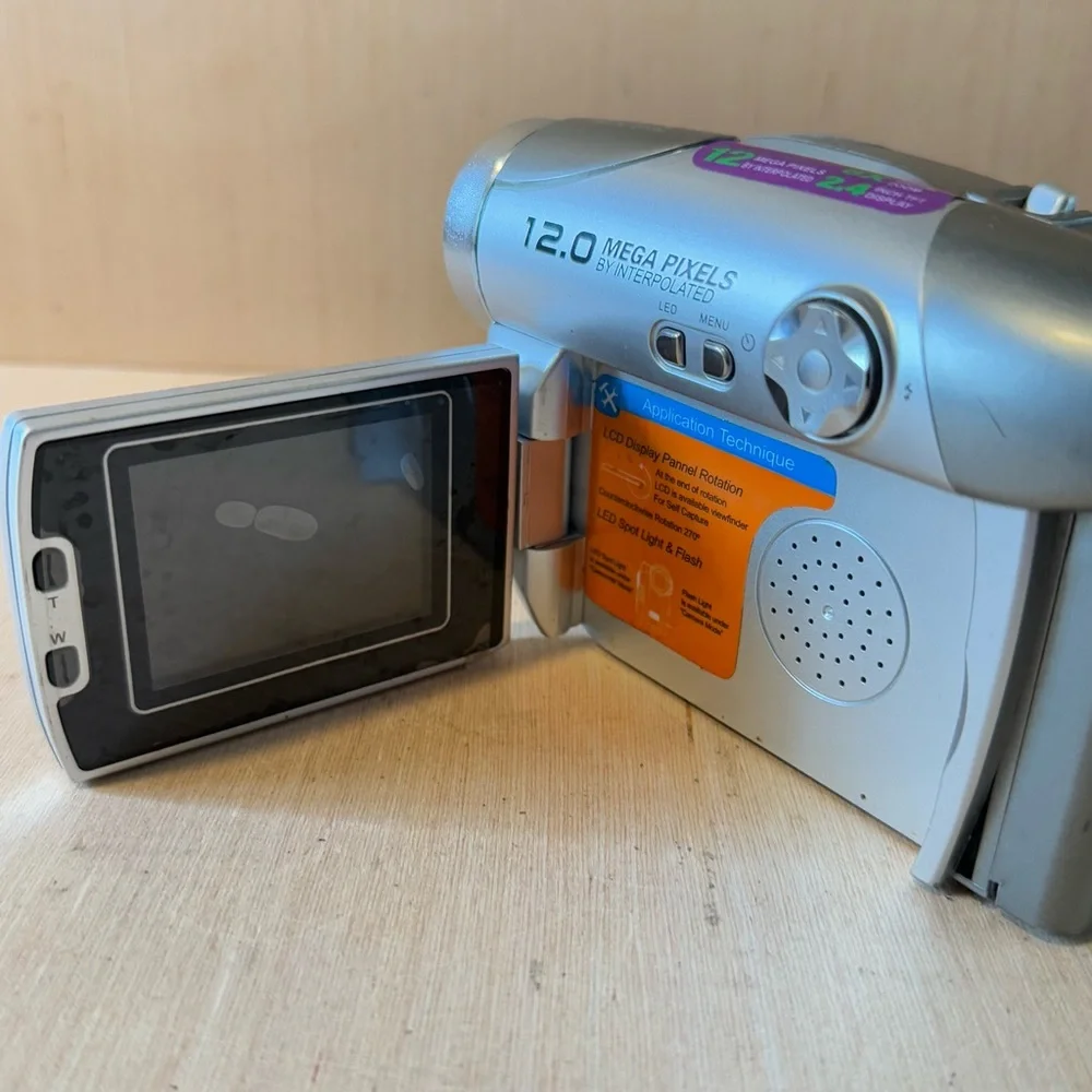 Sony HC-700 12.0 Mega Pixels by Interpolated Digital Camcorder “UNTESTED”AS IS.